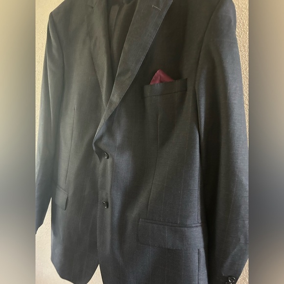 Pronto Uomo Classic Men's gray plaid Blazer and pant suit set 48”L 43” waist - Picture 2 of 11